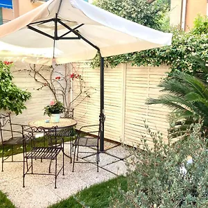Couette-café Le Bouganville, Lavagna