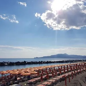 Appartamento Silenzioso Comodo Alle Spiagge E Stazione Ferroviaria Appartamento